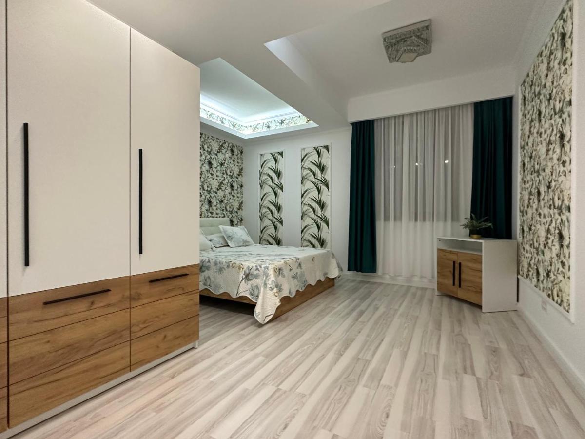 Golden Garden Luxury Apartment In Bucharest Exterior photo