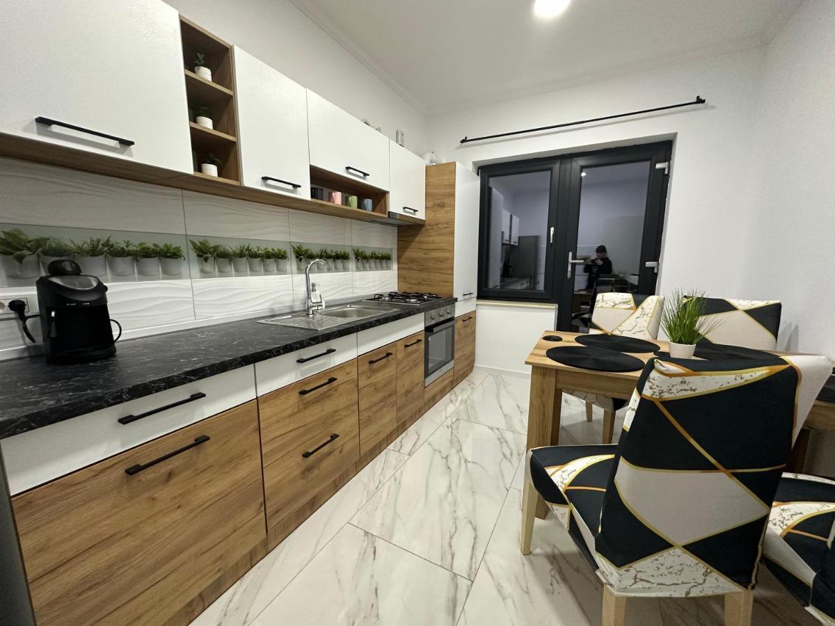Golden Garden Luxury Apartment In Bucharest Exterior photo