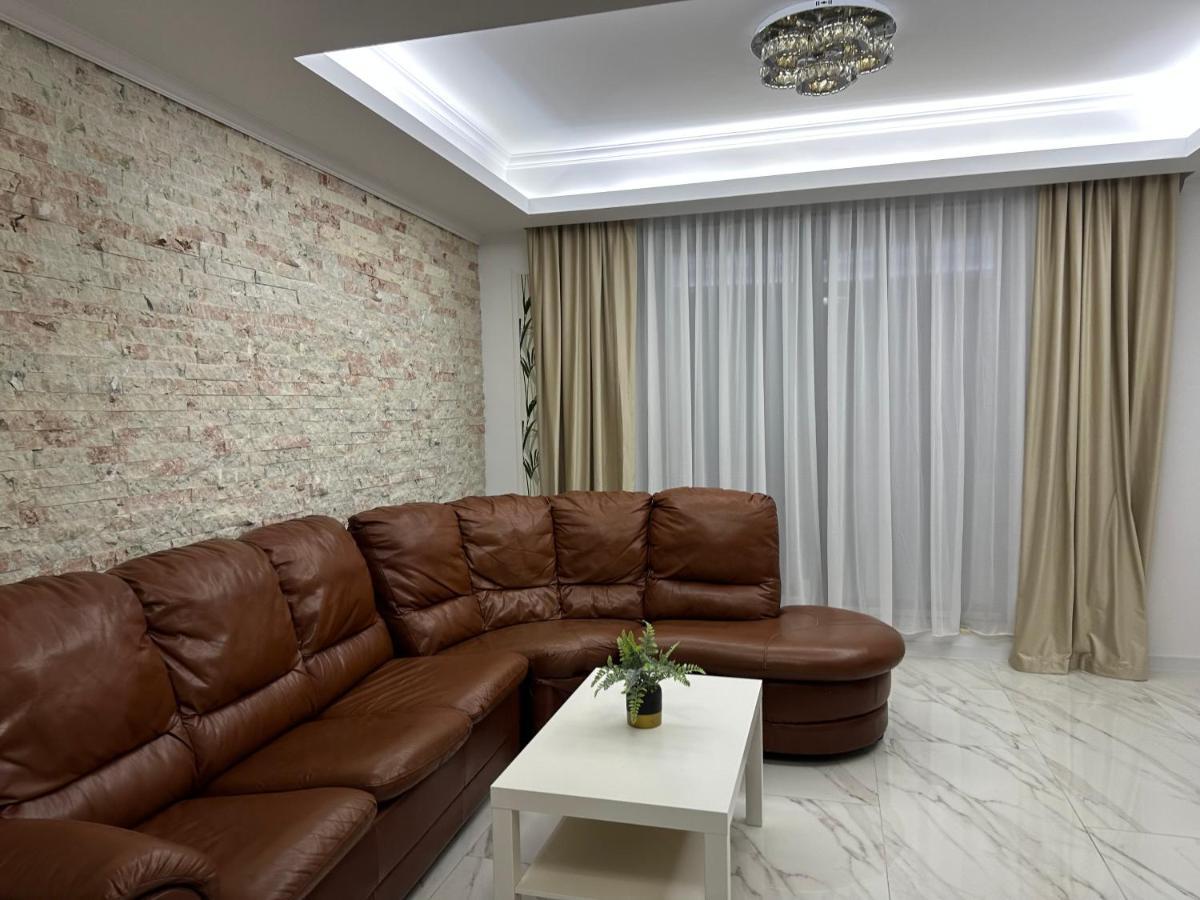 Golden Garden Luxury Apartment In Bucharest Exterior photo