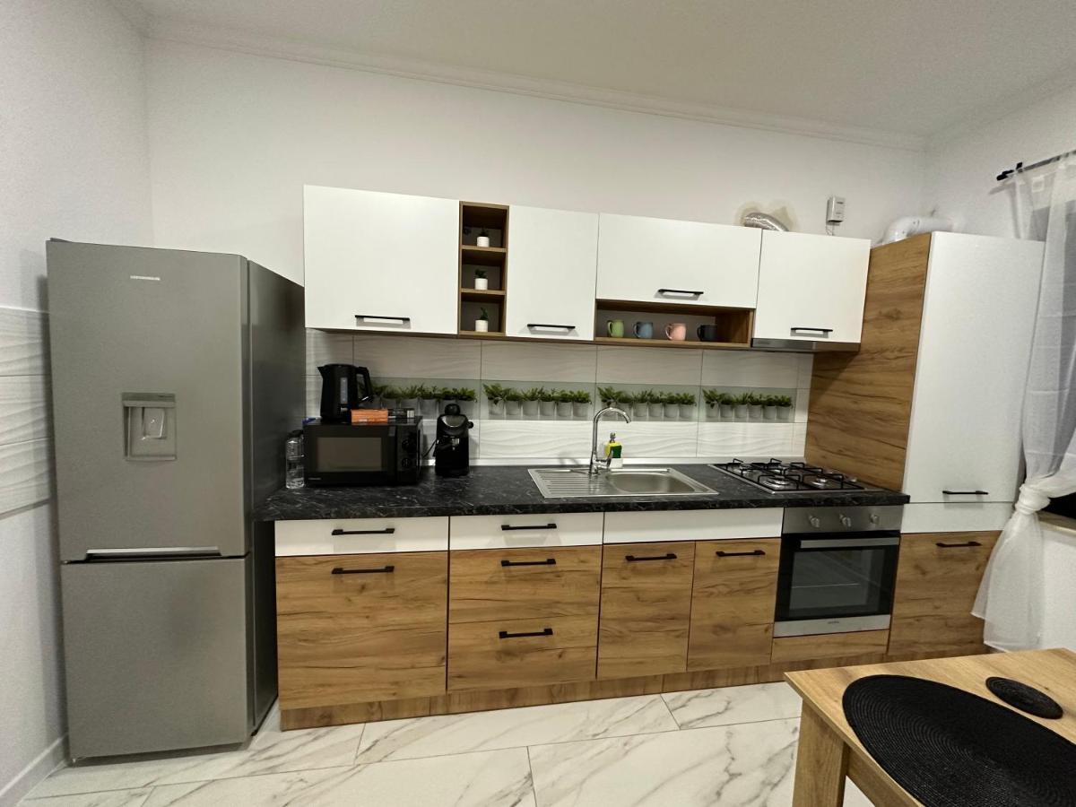 Golden Garden Luxury Apartment In Bucharest Exterior photo