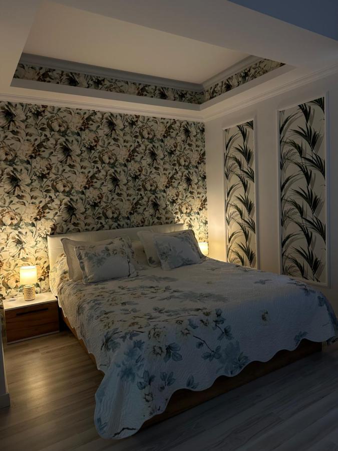 Golden Garden Luxury Apartment In Bucharest Exterior photo